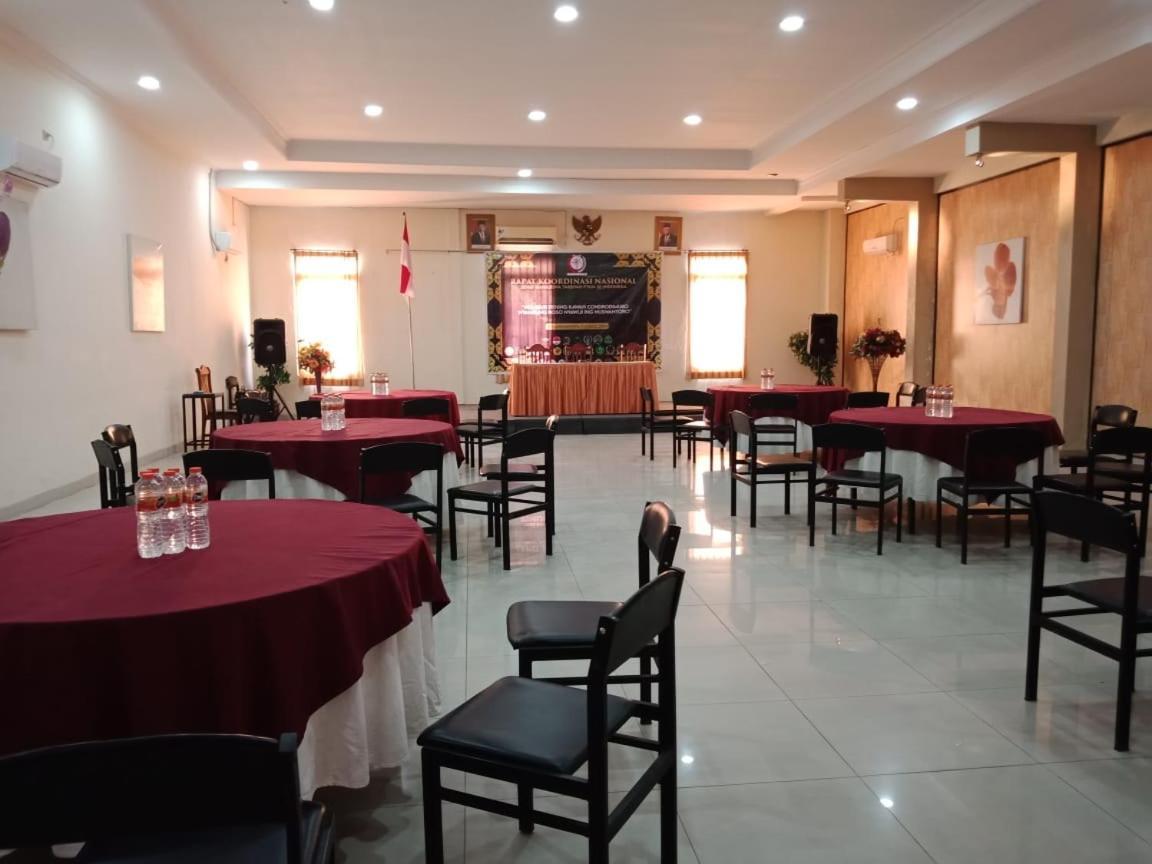 Votel Hotel Tulungagung Exterior photo