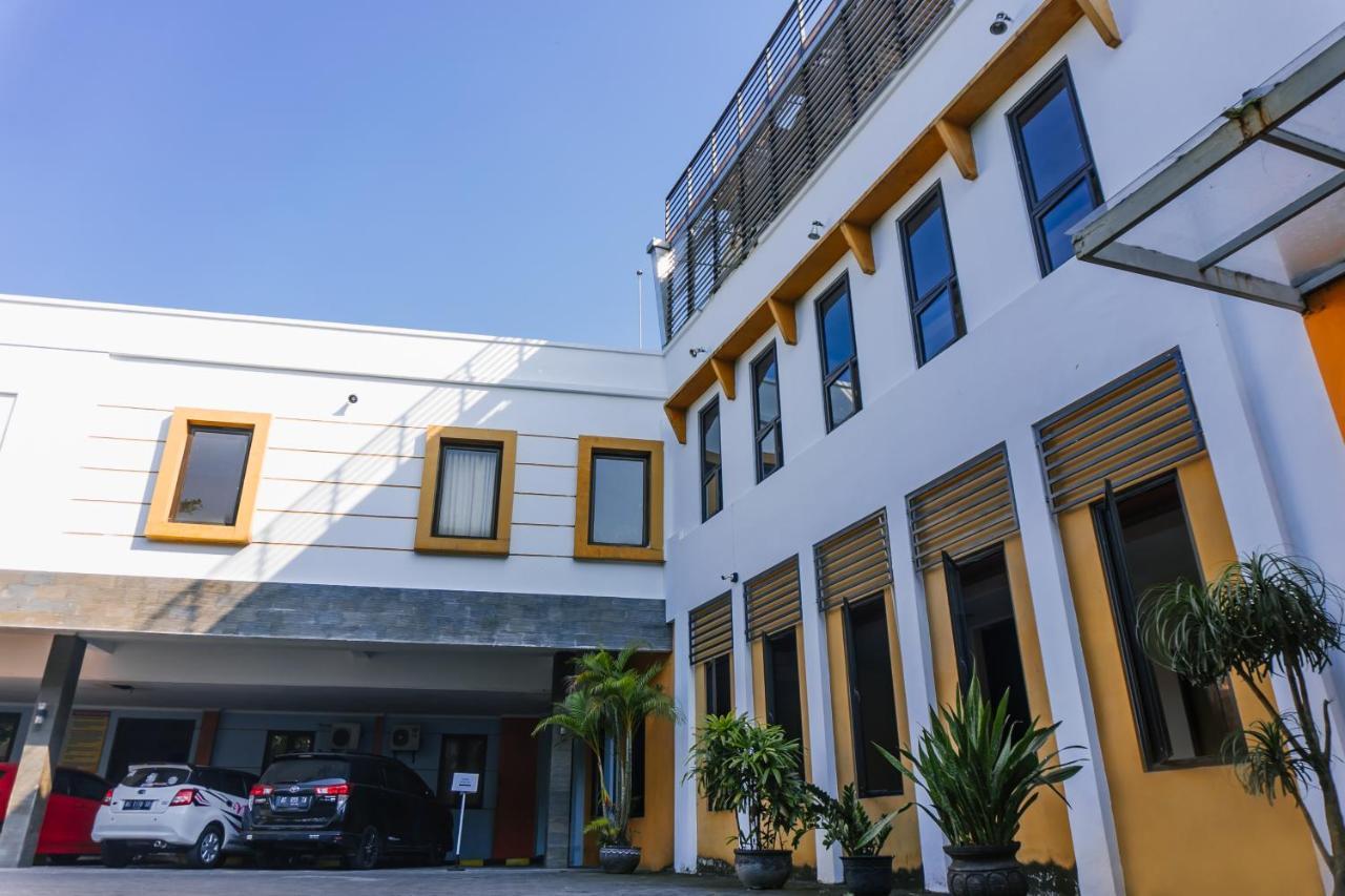 Votel Hotel Tulungagung Exterior photo